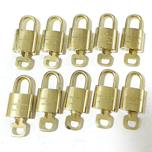 Authentic LOUIS VUITTON LV 10 SET PADLOCK KEY BAG CHARM CADENA GOLD-PLATED - Picture 2 of 4